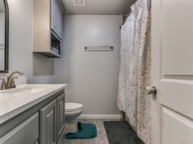 bathroom featuring visible vents, a shower with shower curtain, toilet, vanity, and baseboards