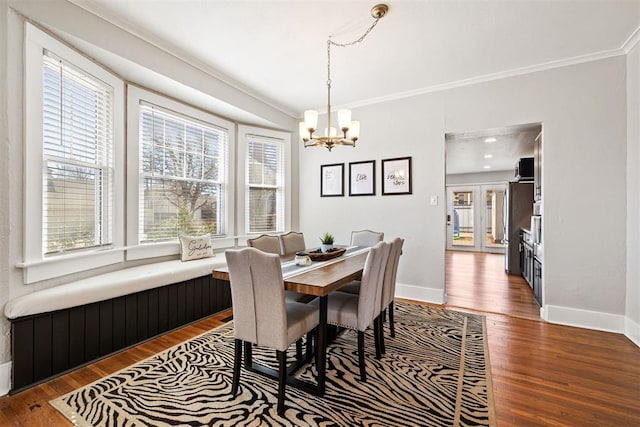 dining area with crown molding, recessed lighting, an inviting chandelier, wood finished floors, and baseboards