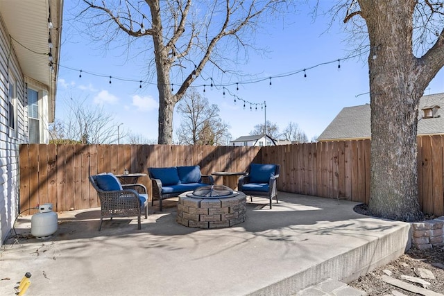 view of patio featuring a fire pit and a fenced backyard