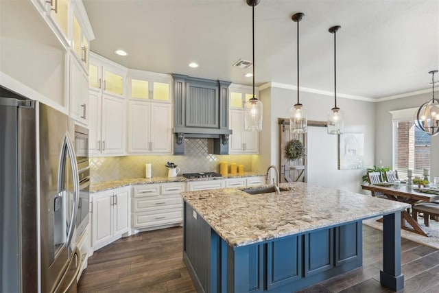 kitchen featuring tasteful backsplash, appliances with stainless steel finishes, ornamental molding, dark wood-style flooring, and a sink