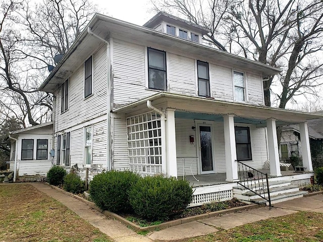 traditional style home featuring a porch