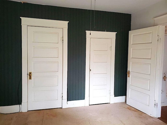 unfurnished bedroom featuring carpet flooring