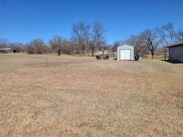 view of yard with an outbuilding and a storage unit