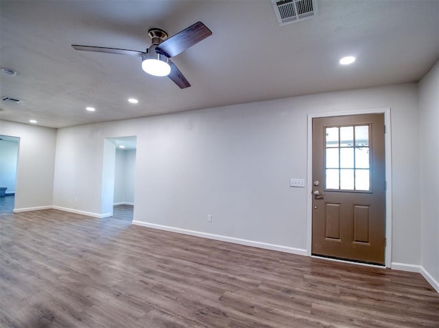 foyer entrance with baseboards, visible vents, wood finished floors, and recessed lighting