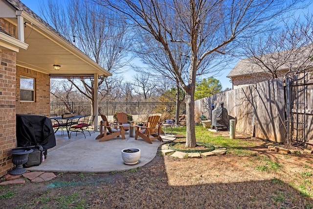 view of yard featuring a fenced backyard, an outdoor fire pit, and a patio