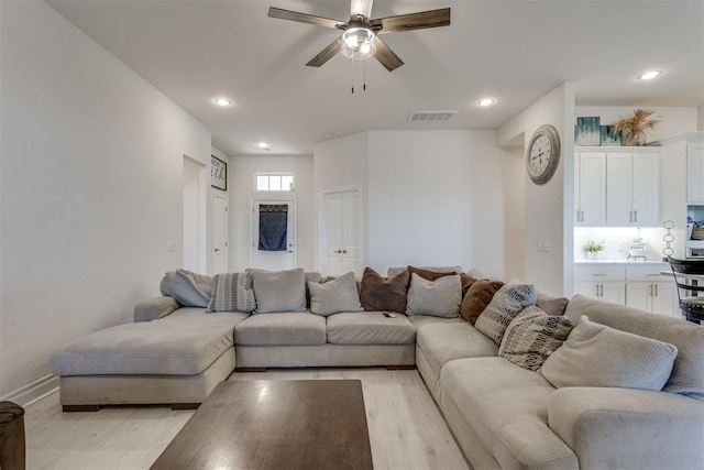 living area with ceiling fan, light wood-style flooring, recessed lighting, visible vents, and baseboards