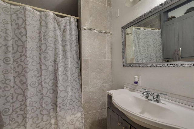 bathroom featuring curtained shower and vanity