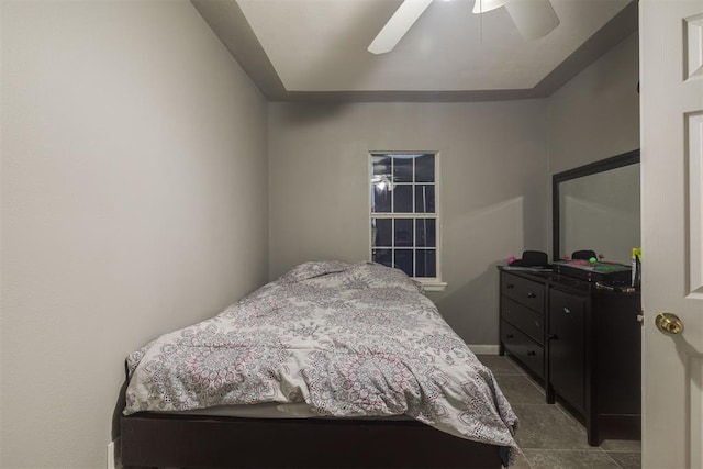 bedroom with ceiling fan