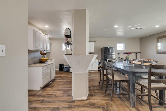 dining space with visible vents, dark wood finished floors, and recessed lighting