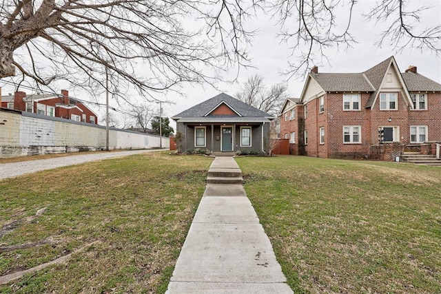 view of front of property with a front yard