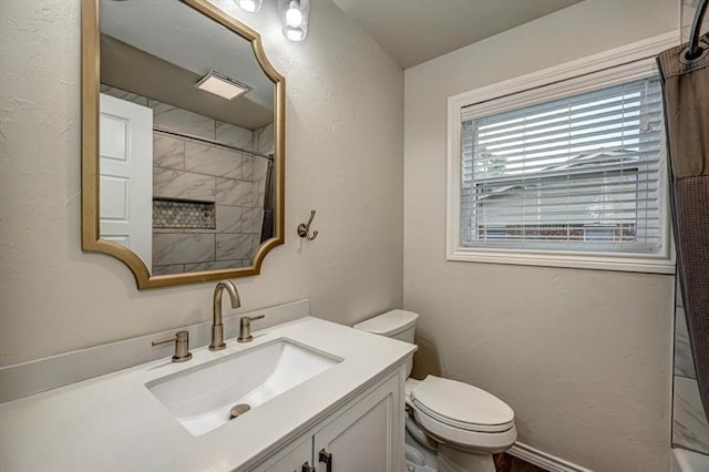 full bath featuring toilet, a shower with curtain, a textured wall, and vanity