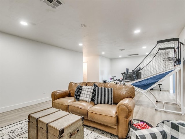 living area featuring recessed lighting, wood finished floors, visible vents, and baseboards