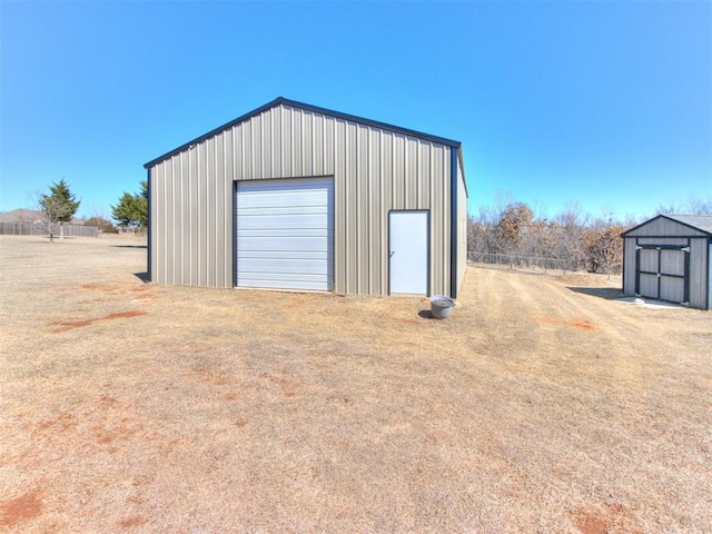 view of outdoor structure featuring an outbuilding and driveway