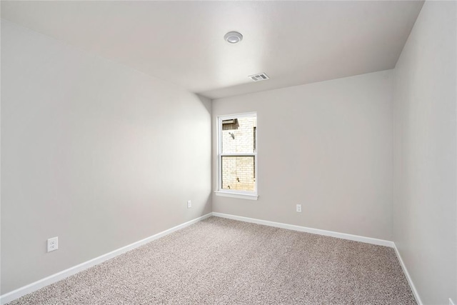 unfurnished room featuring carpet, visible vents, and baseboards