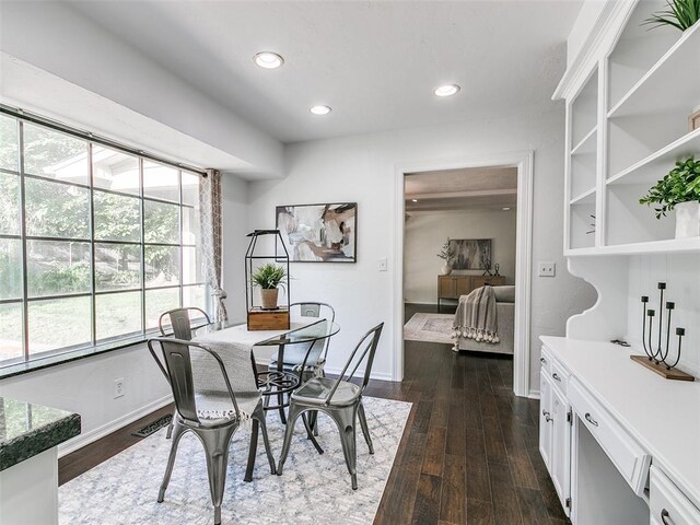 2900 Wilton Ln, Oklahoma City, OK 73120 - dining room with dark wood-style flooring, baseboards, and recessed lighting
