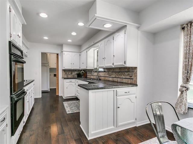 2900 Wilton Ln, Oklahoma City, OK 73120 - kitchen featuring a peninsula, dark wood finished floors, a sink, tasteful backsplash, and recessed lighting