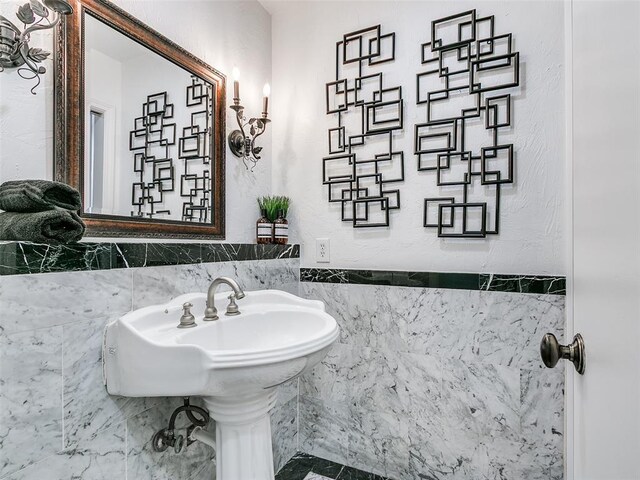 2900 Wilton Ln, Oklahoma City, OK 73120 - view of bathroom