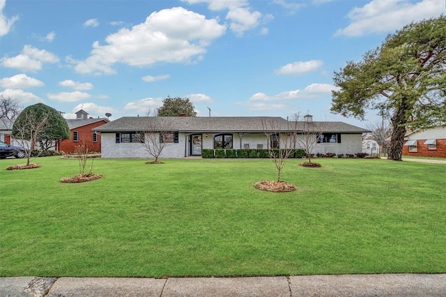 single story home with a front yard