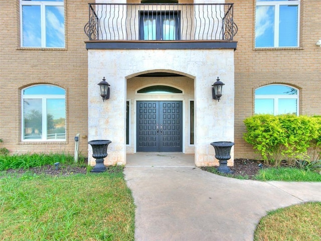 property entrance with a balcony