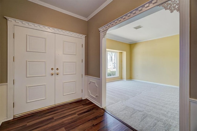 entryway featuring visible vents, dark wood-type flooring, and ornamental molding