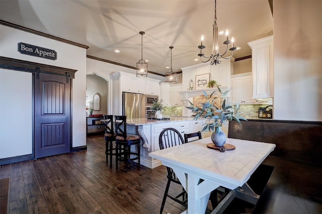 dining area with dark wood-style floors, ornamental molding, recessed lighting, and baseboards