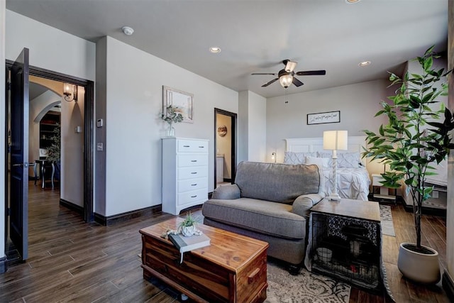 living room featuring dark wood-style floors, arched walkways, recessed lighting, ceiling fan, and baseboards