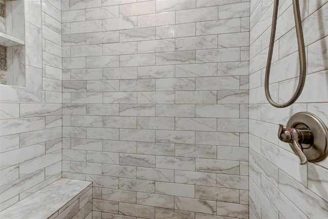 bathroom featuring a tile shower