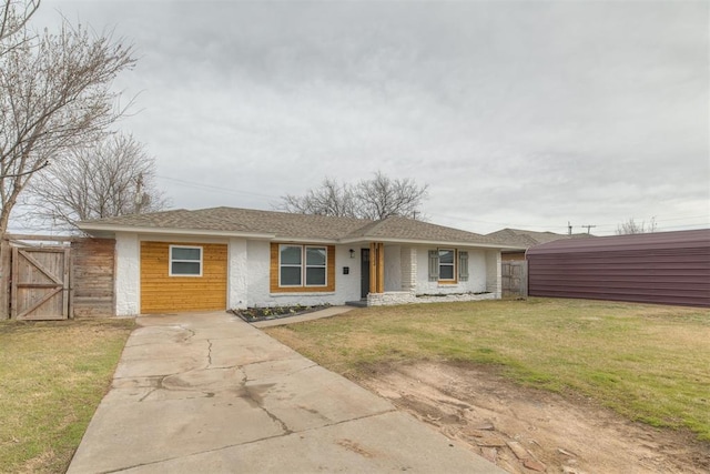 ranch-style home with a gate, fence, and a front lawn