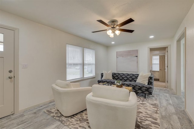 living area featuring light wood-type flooring, ceiling fan, baseboards, and recessed lighting