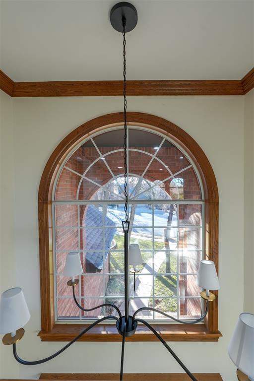 room details featuring a chandelier and crown molding