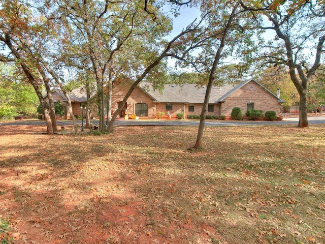 ranch-style house featuring brick siding