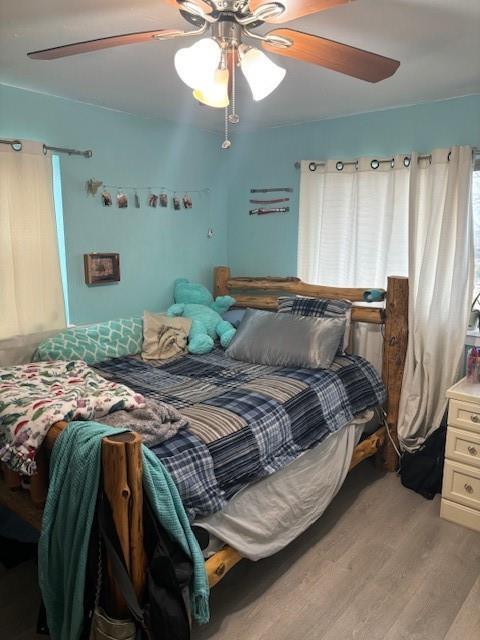 354504 E 980th Rd, Prague, OK 74864 - bedroom featuring light wood-style flooring and ceiling fan