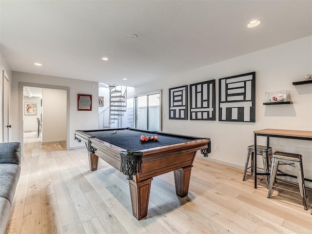 playroom featuring recessed lighting, light wood-style flooring, billiards, and baseboards