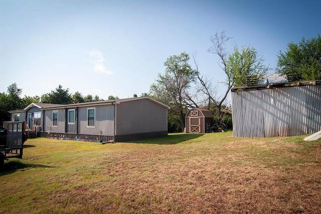 view of yard with an outdoor structure and a storage shed