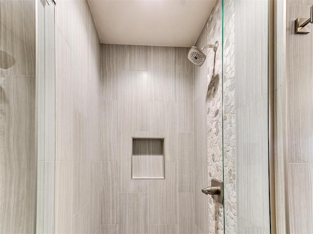 details featuring a tile shower