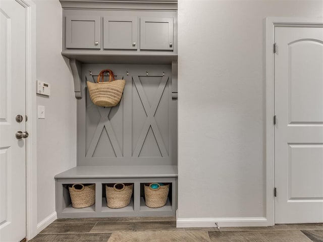 mudroom featuring wood tiled floor and baseboards