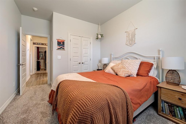 bedroom with a closet, baseboards, and carpet flooring