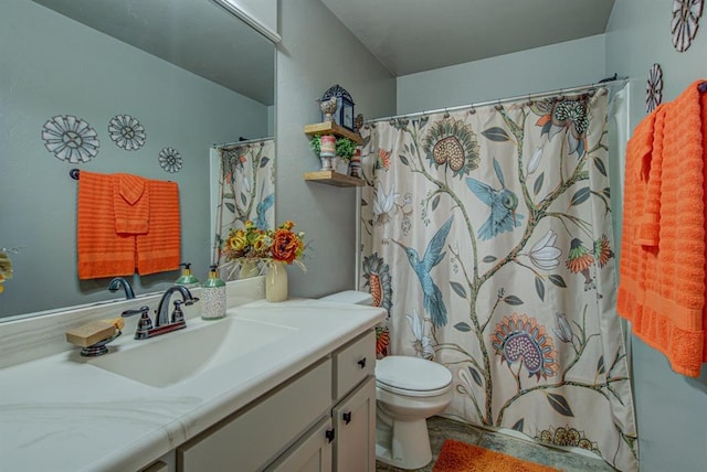 bathroom with a shower with shower curtain, vanity, and toilet