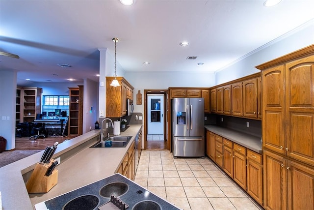 kitchen featuring light tile patterned flooring, a sink, visible vents, appliances with stainless steel finishes, and decorative light fixtures