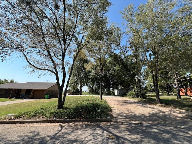 Listing photo 3 for 2305 7th St, Prague OK 74864