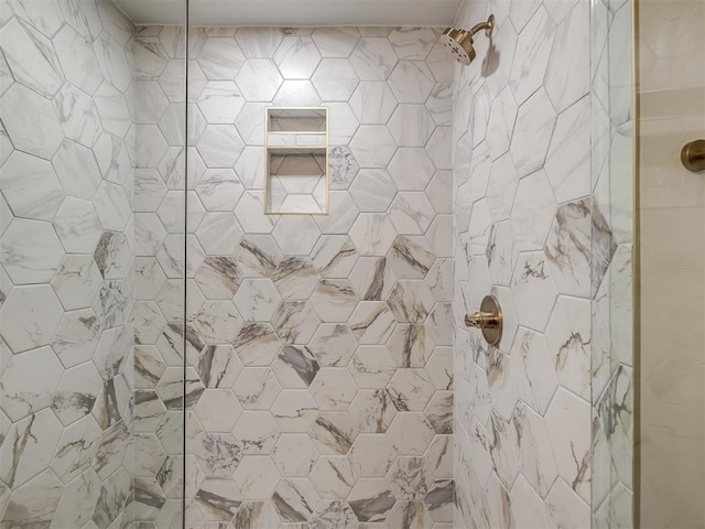 details featuring tiled shower