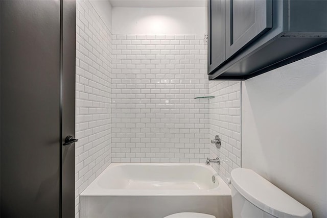 4125 Emery Dr, Edmond, OK 73034 - bathroom with toilet and shower / washtub combination