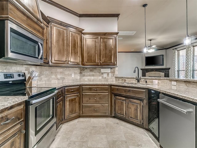 kitchen featuring a ceiling fan, a sink, stainless steel appliances, crown molding, and tasteful backsplash