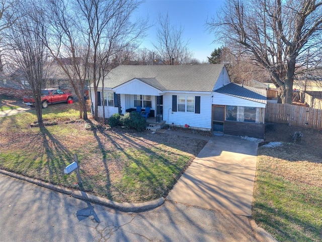 420 W Lincoln St, Purcell, OK 73080 - ranch-style home featuring roof with shingles, fence, and a front yard