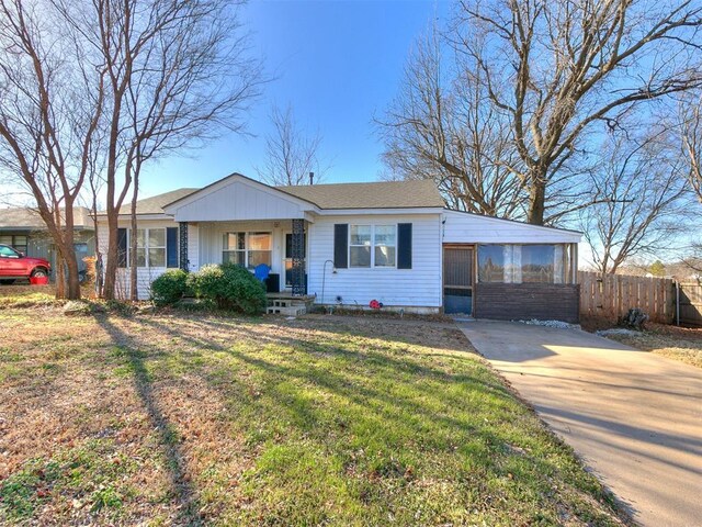 420 W Lincoln St, Purcell, OK 73080 - view of front of home with driveway, fence, and a front lawn