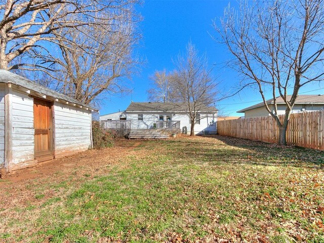 420 W Lincoln St, Purcell, OK 73080 - view of yard featuring fence and an outdoor structure