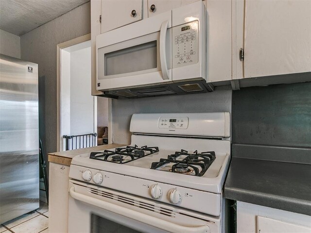420 W Lincoln St, Purcell, OK 73080 - kitchen featuring white appliances
