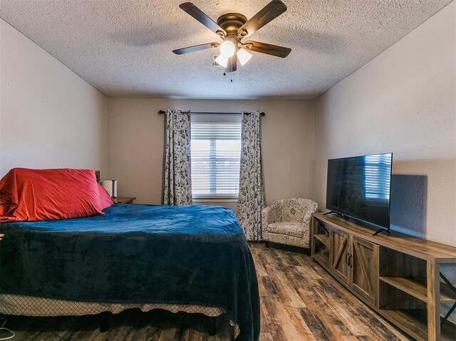 420 W Lincoln St, Purcell, OK 73080 - bedroom with dark wood-style floors, a textured ceiling, and a ceiling fan