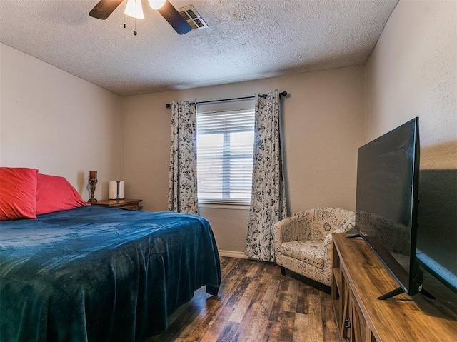 420 W Lincoln St, Purcell, OK 73080 - bedroom featuring a textured ceiling, wood finished floors, and visible vents