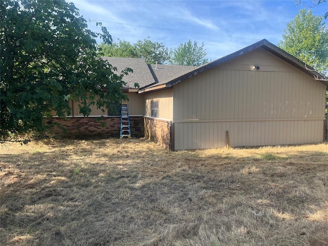 29094 County St Unit 2530, Fort Cobb, OK 73038 - view of side of property with roof with shingles